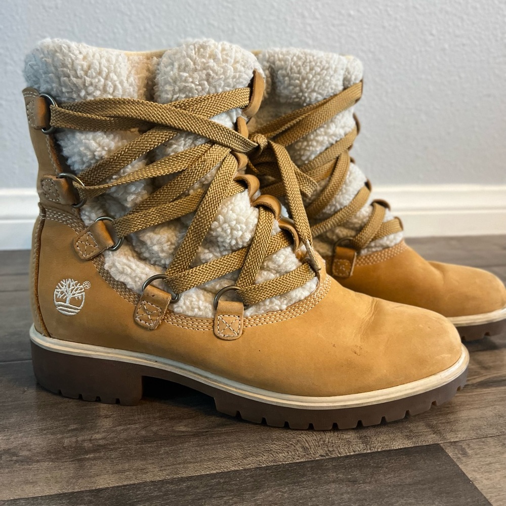 Timberland Tan Leather Sherpa line boots Womens size 8.5